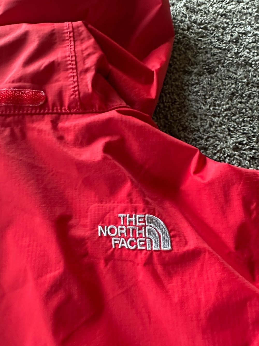 The North Face Red Woman’s Hooded Rain Jacket Small Snow Winter Bright Utility - Picture 8 of 8